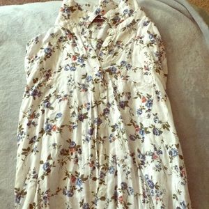 I’m selling a button up cute, vintage top.